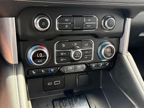 Certified 2024 GMC Yukon SLT AWD/4WD image 16