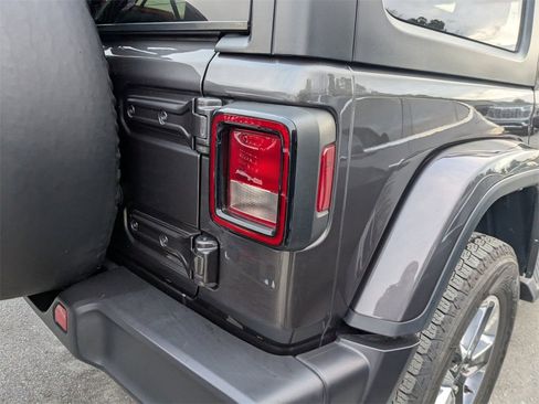 Used 2022 Jeep Wrangler Unlimited Sahara w/ Cold Weather Group image 8