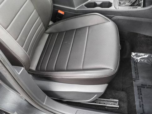 Certified 2023 Volkswagen Jetta SE FWD image 34