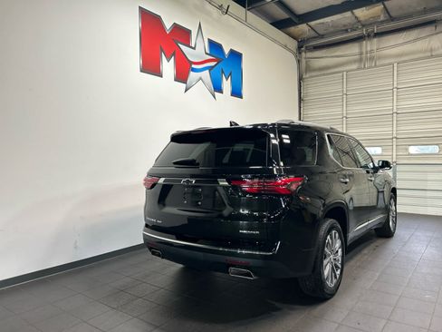 Used 2023 Chevrolet Traverse Premier AWD/4WD image 3