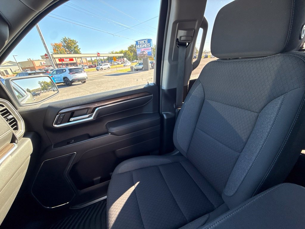 Used 2024 Chevrolet Silverado 1500 LT AWD/4WD image 27