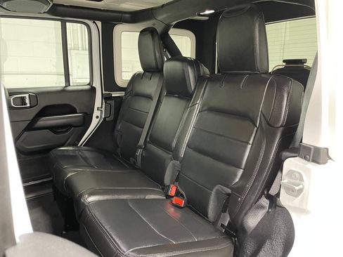 Used 2023 Jeep Wrangler Unlimited Sahara AWD/4WD image 16