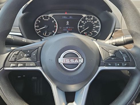 Used 2025 Nissan Altima 2.5 SV FWD image 17