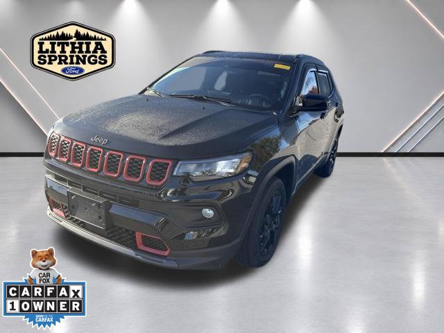 Used 2025 Jeep Compass Latitude w/ Sun & Sound Group AWD/4WD image 2