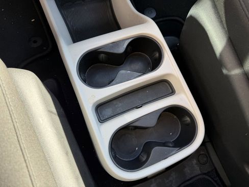 Used 2023 Chrysler Voyager LX image 25