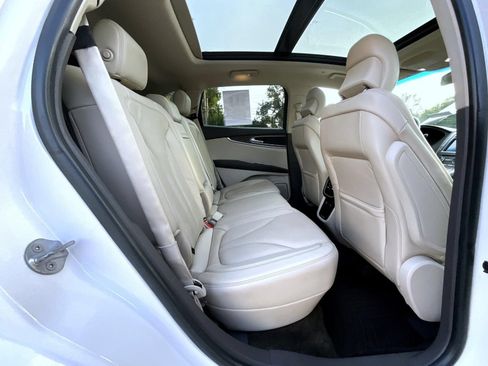 Used 2017 Lincoln MKX Reserve AWD/4WD image 21