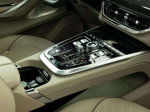 Used 2025 Aston Martin DBX 707 image 32