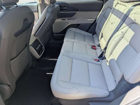 Used 2025 Lincoln Nautilus Premier w/ Equipment Group 102A AWD/4WD image 18