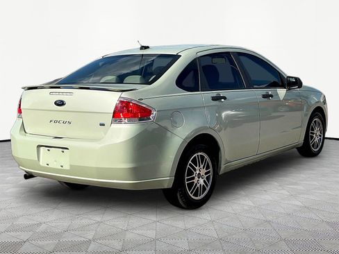 Used 2010 Ford Focus SE FWD image 6