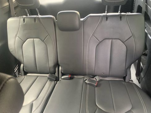 Used 2019 Chrysler Pacifica Touring-L FWD image 28