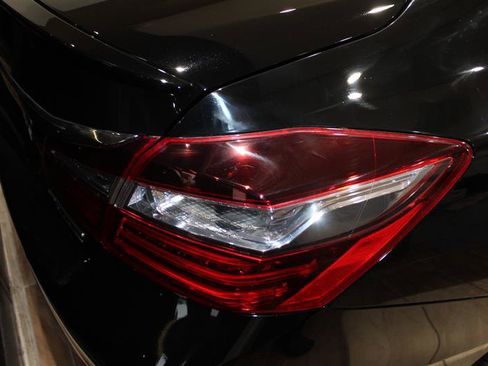 Used 2017 Honda Accord Touring image 11