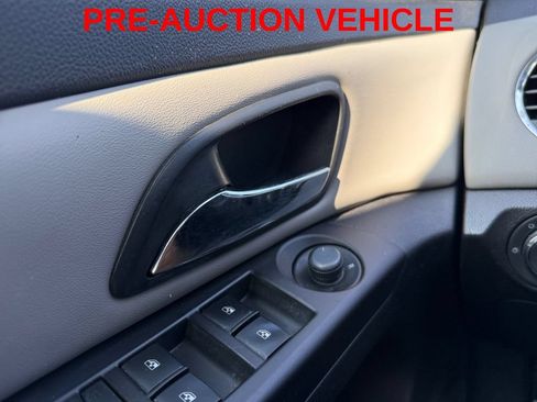 Used 2015 Chevrolet Cruze LS FWD image 28