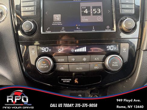 Used 2018 Nissan Rogue SV image 28