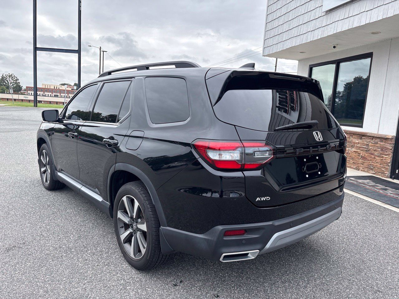 Used 2025 Honda Pilot Elite image 6
