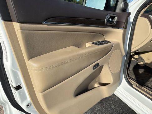 Used 2014 Jeep Grand Cherokee Overland image 12