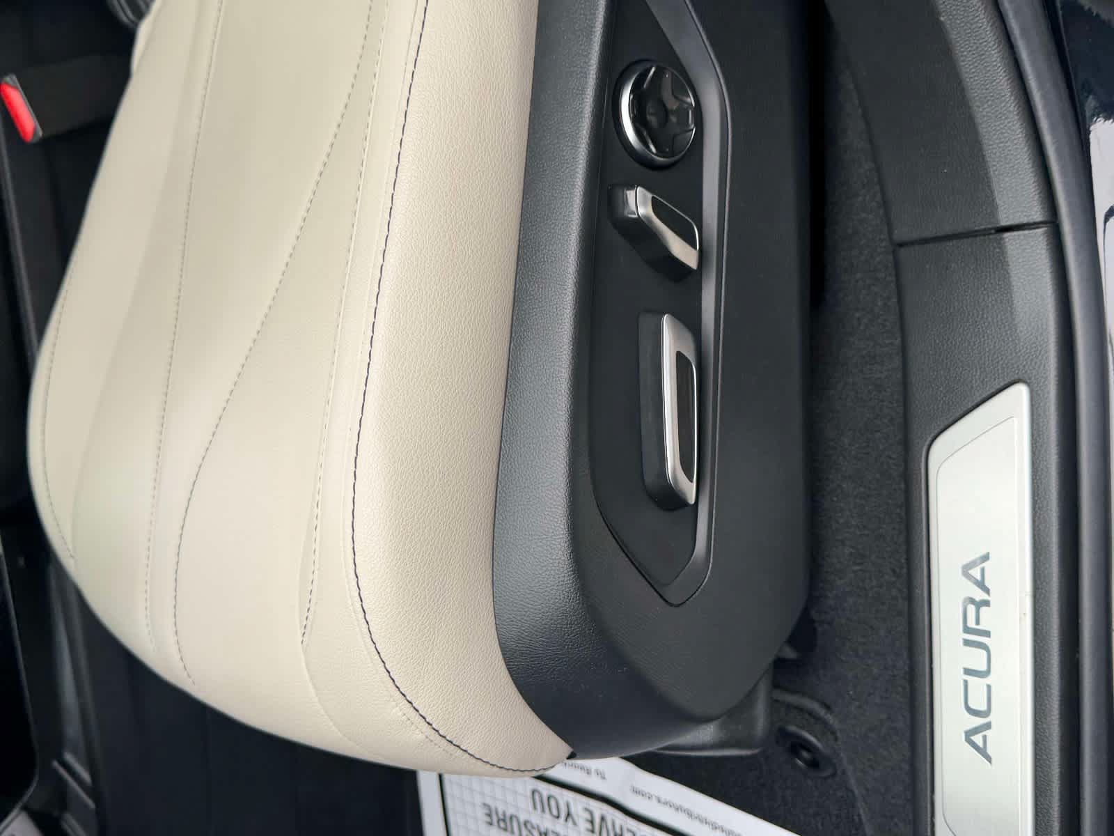 Used 2025 Acura RDX SH-AWD image 18