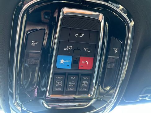 Used 2023 Jeep Grand Cherokee Overland AWD/4WD image 25