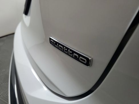 Used 2024 Audi Q4 e-tron Premium Plus image 7