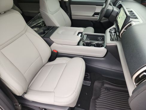 New 2026 Ford Expedition Active RWD image 14