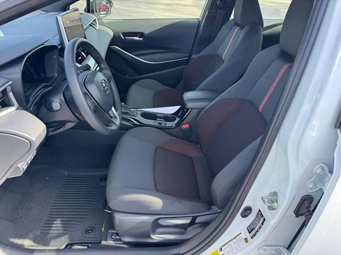 Used 2025 Toyota Corolla SE w/ SE Premium Package image 9