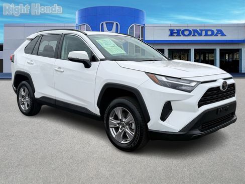Used 2025 Toyota RAV4 XLE image 9