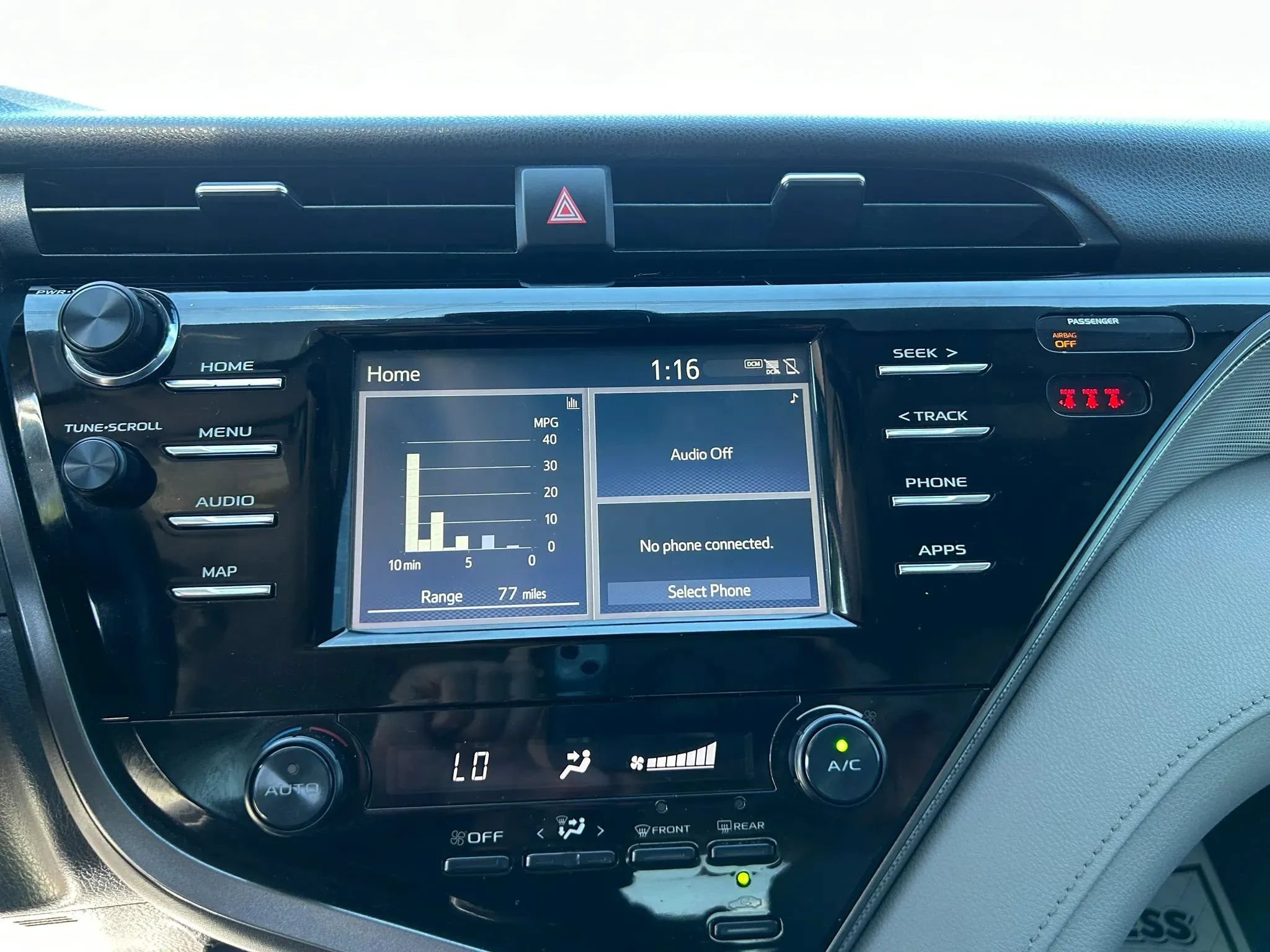 Used 2019 Toyota Camry SE FWD image 20