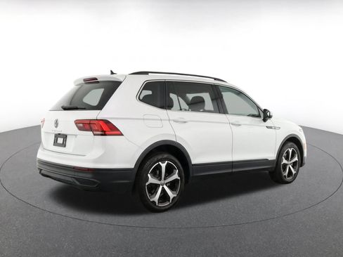 Used 2026 Volkswagen Tiguan SE AWD/4WD image 8