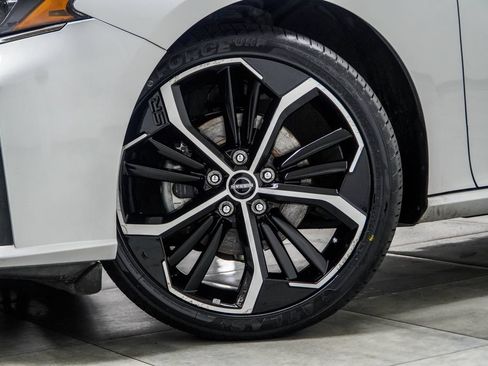 Used 2024 Nissan Altima 2.5 SR FWD image 3