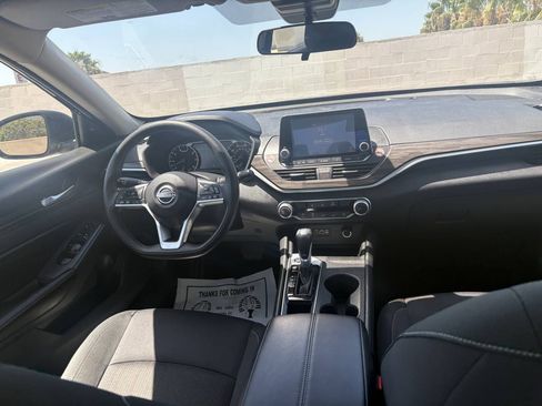 Used 2025 Nissan Altima 2.5 SV FWD image 16