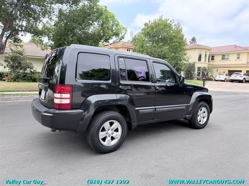 Used 2011 Jeep Liberty Sport AWD/4WD image 4
