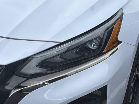 Used 2025 Nissan Altima 2.5 SR AWD/4WD image 9