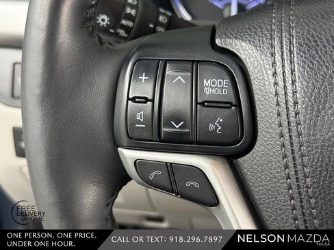 Used 2018 Toyota Highlander Limited Platinum AWD/4WD image 26