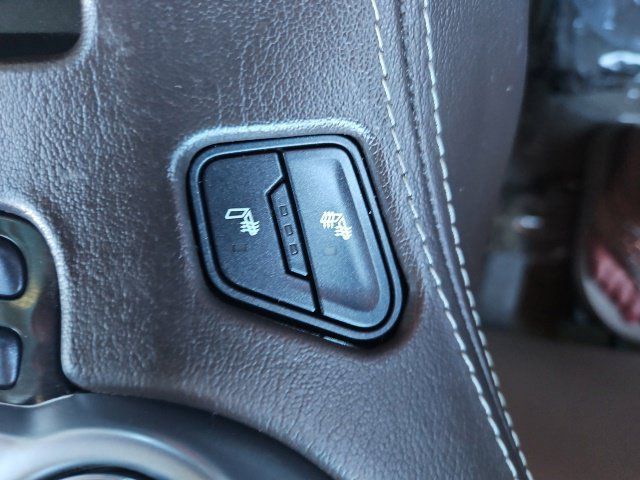 Used 2017 Chevrolet Suburban LT w/ Luxury Package RWD image 25