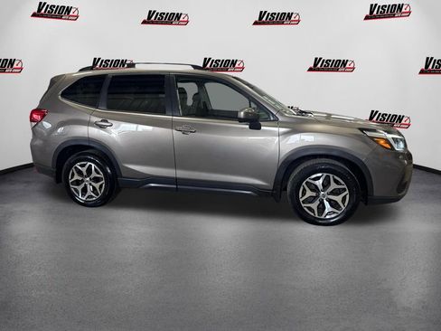 Used 2021 Subaru Forester Premium image 4