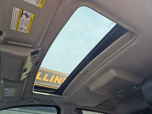 Used 2012 Nissan Titan SL image 23