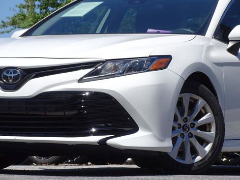 Used 2019 Toyota Camry LE FWD image 6