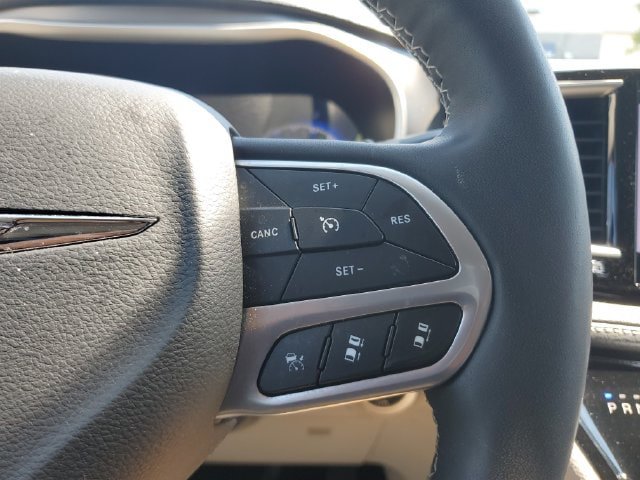 Certified 2024 Chrysler Pacifica Touring-L AWD/4WD image 26