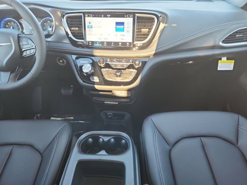 New 2026 Chrysler Pacifica Select w/ S Appearance Package image 21