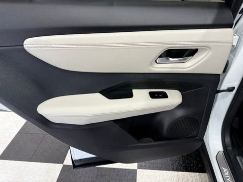 Used 2023 Nissan Ariya AWD image 16