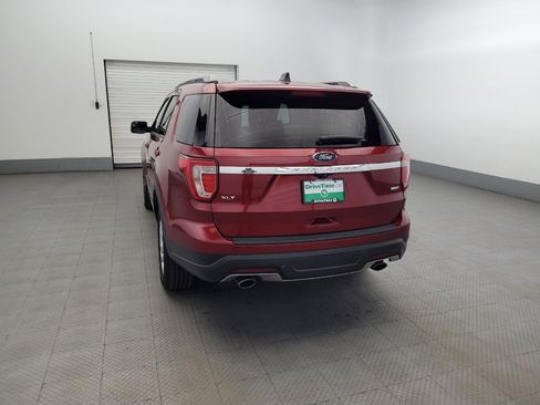 Used 2018 Ford Explorer XLT image 6
