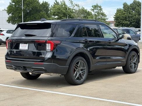 Used 2025 Ford Explorer ST-Line w/ ST-Line Street Pack AWD/4WD image 4