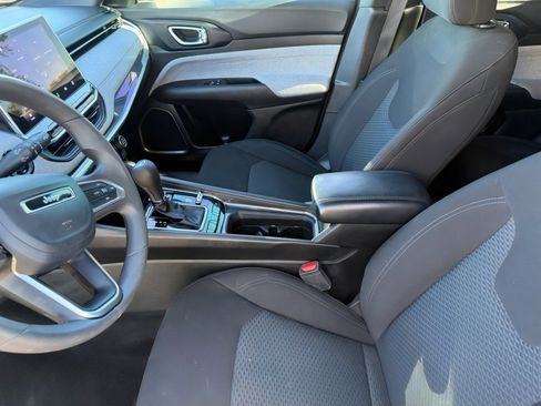 Used 2023 Jeep Compass Sport image 18