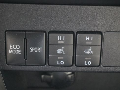 Used 2014 Toyota RAV4 Limited w/ Technology Package AWD/4WD image 23