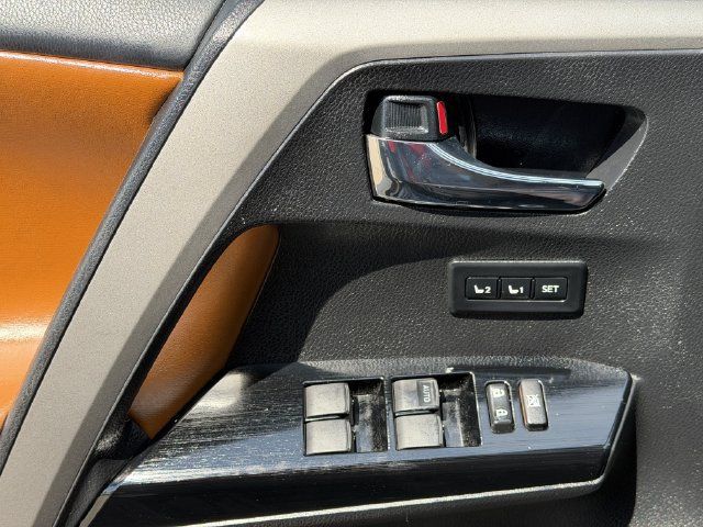 Used 2018 Toyota RAV4 Limited FWD image 22