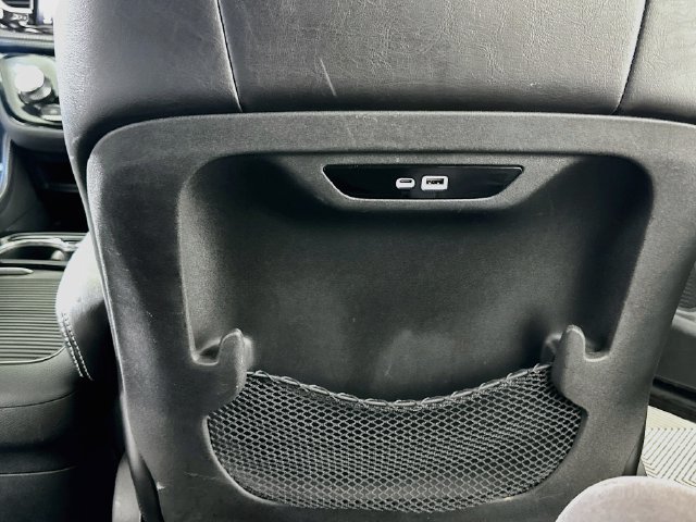 Used 2025 Chrysler Pacifica Limited FWD image 29