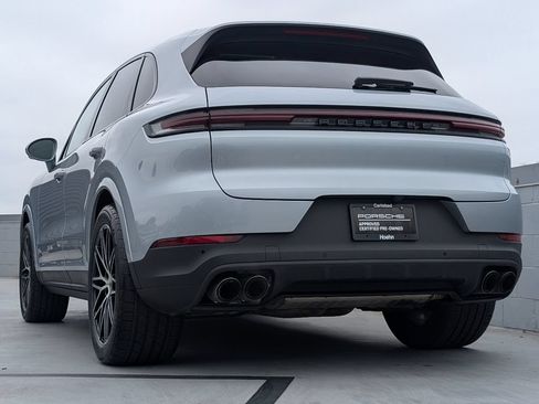 Certified 2025 Porsche Cayenne AWD/4WD image 3
