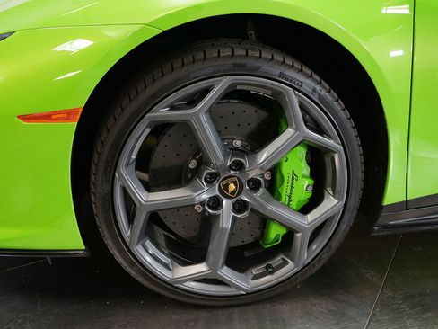 Used 2024 Lamborghini Huracan EVO image 10