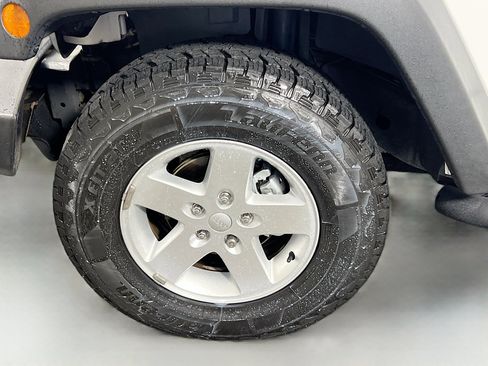 Used 2017 Jeep Wrangler Sport w/ Quick Order Package 24S AWD/4WD image 13