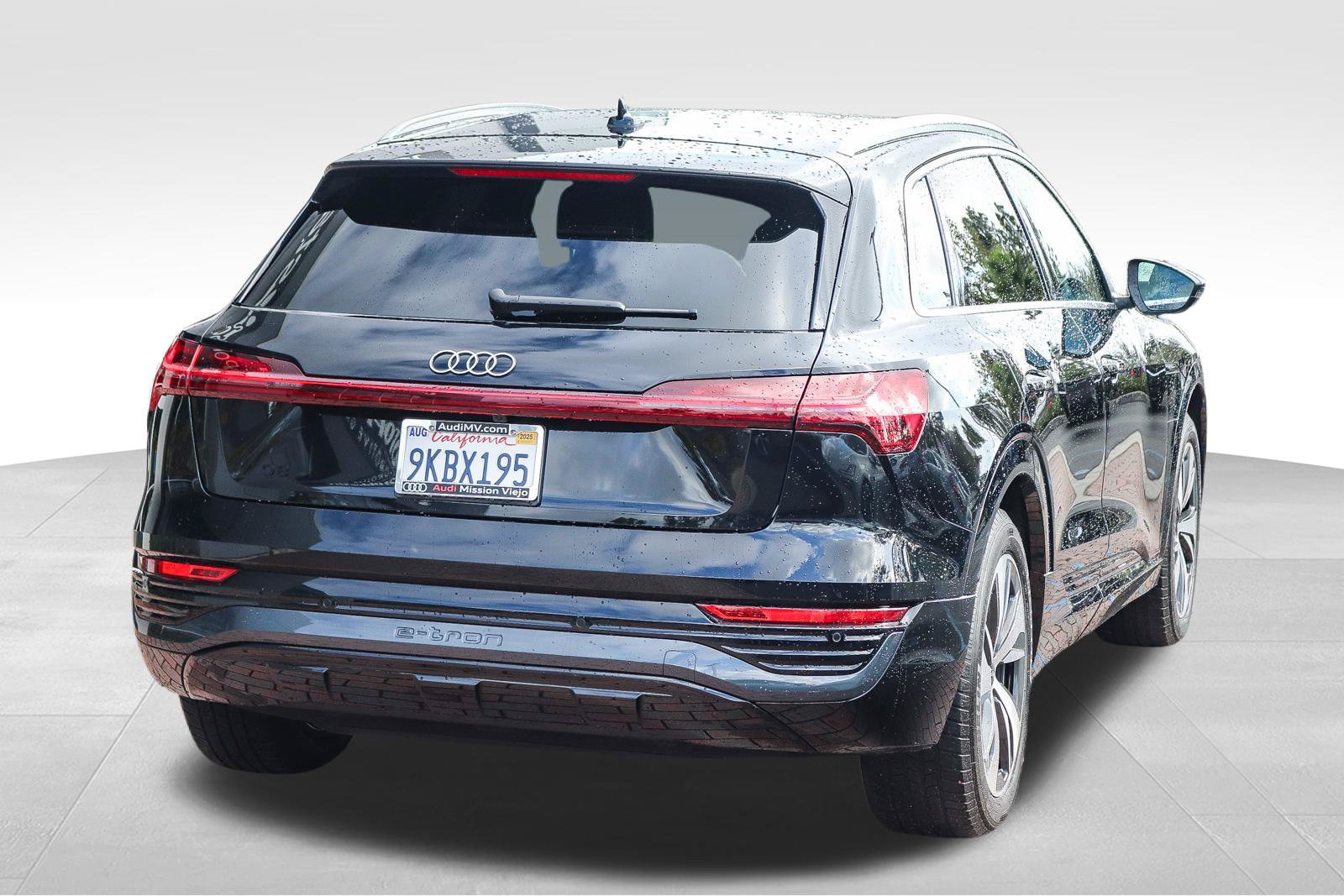 Used 2024 Audi Q8 e-tron Premium Plus AWD/4WD image 8