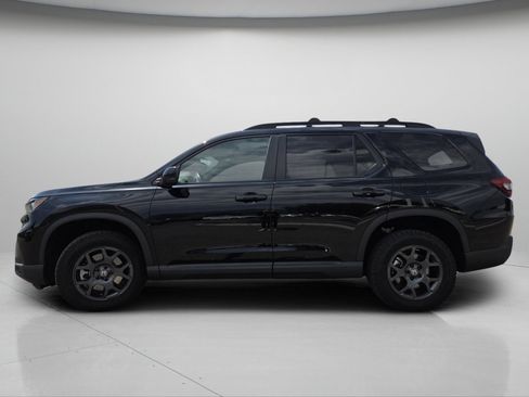 Used 2025 Honda Pilot TrailSport image 22